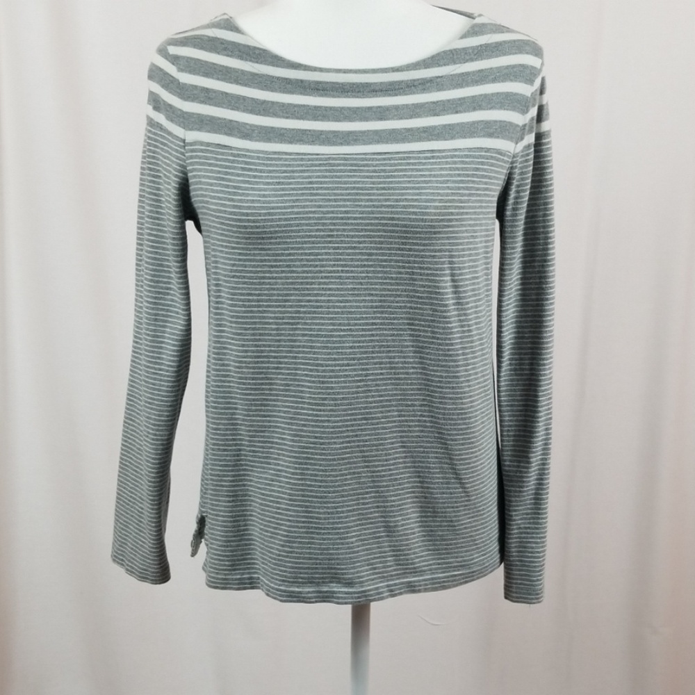 GAP grey and white long sleeved top size medium.
